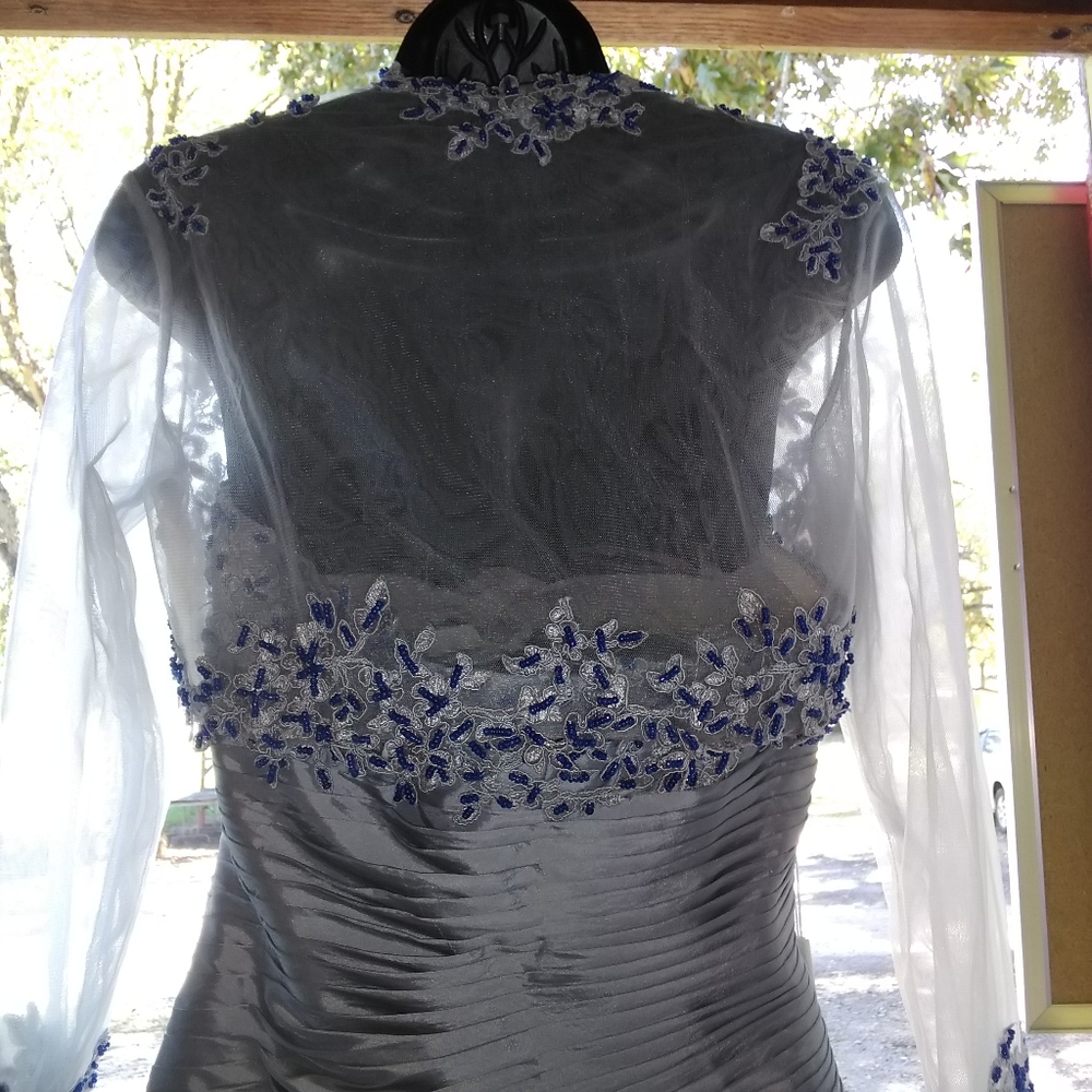 Prom/ Formal Dress - Picture 2 of 5